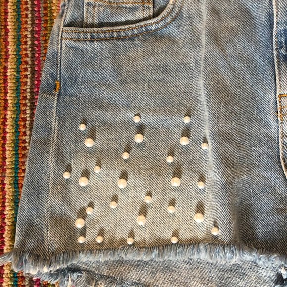 Pearl Light Wash Jean Shorts - Picture 3 of 5